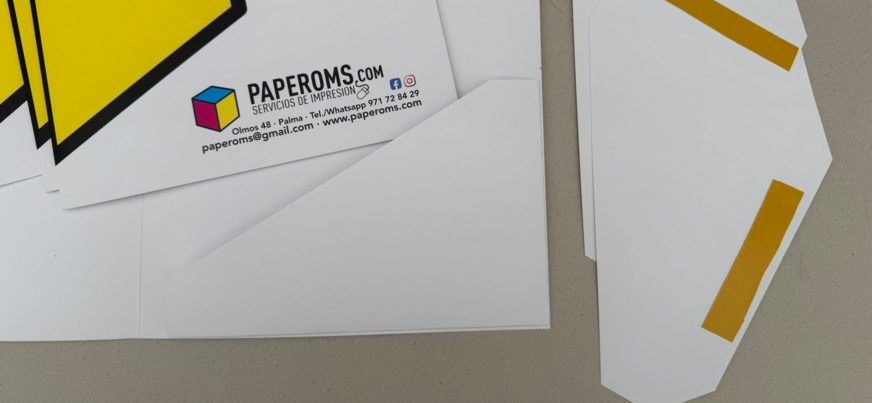 caprtas con solapa suelta